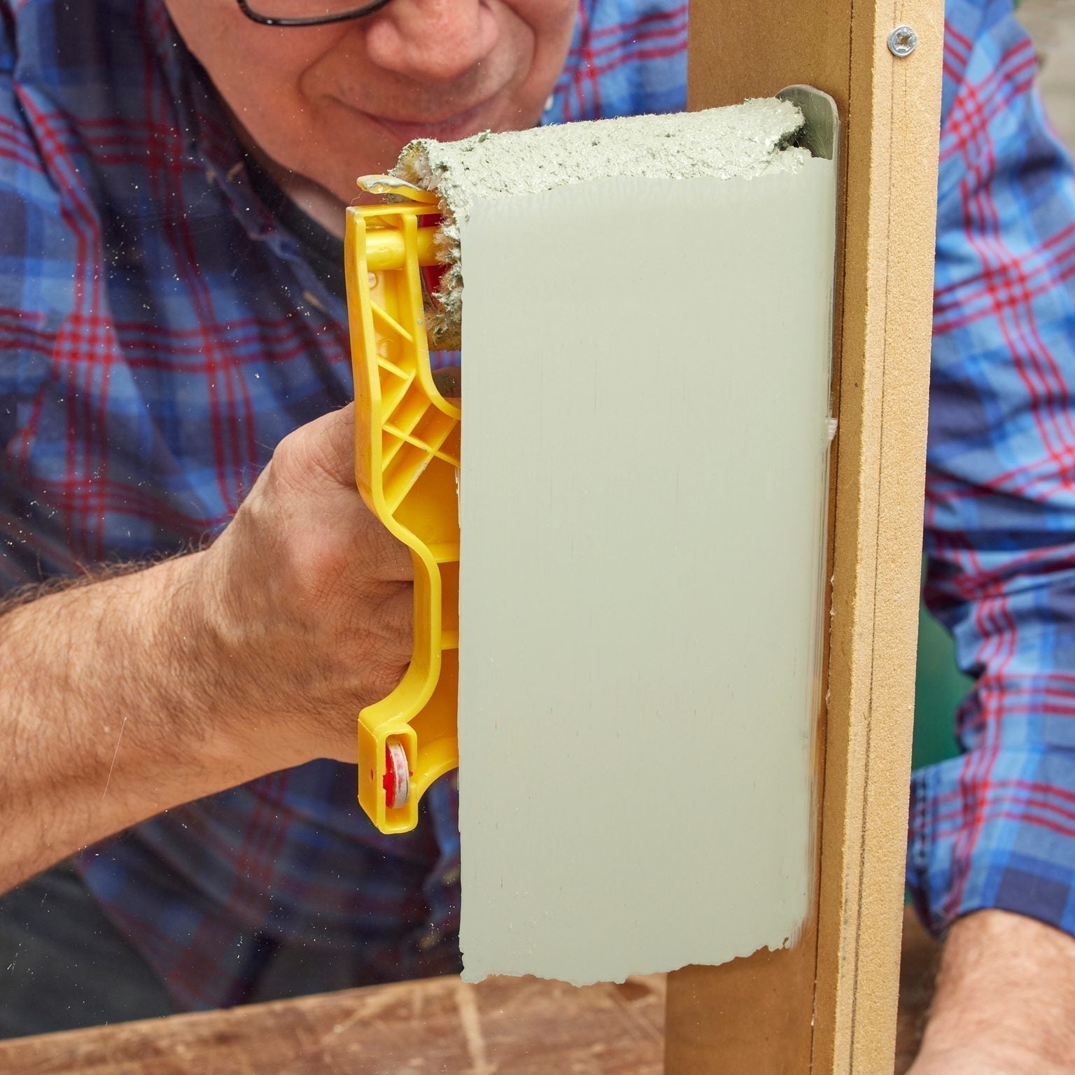 Paint Roller with Guide – Perfect Edge Finish